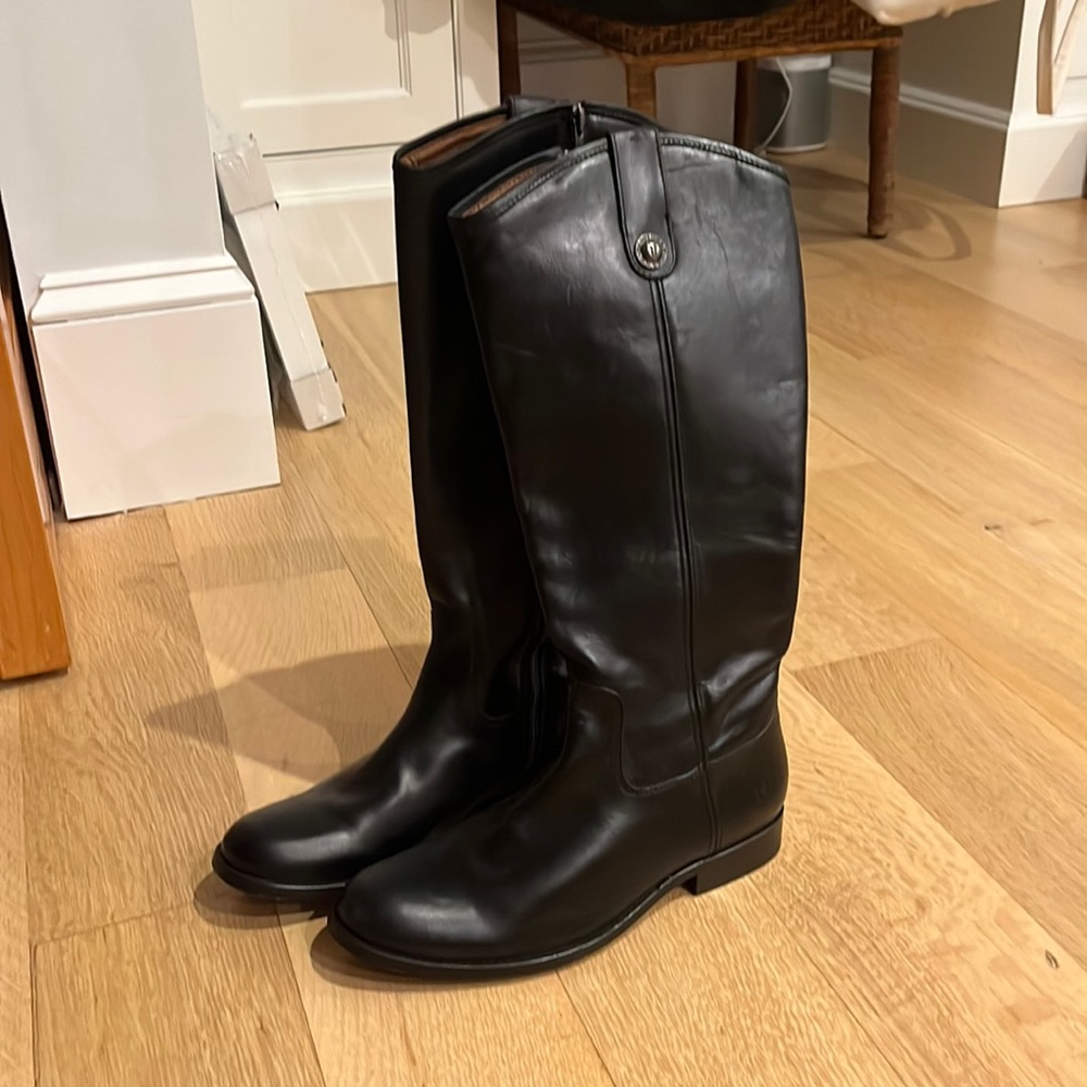 size 8 frye boots!